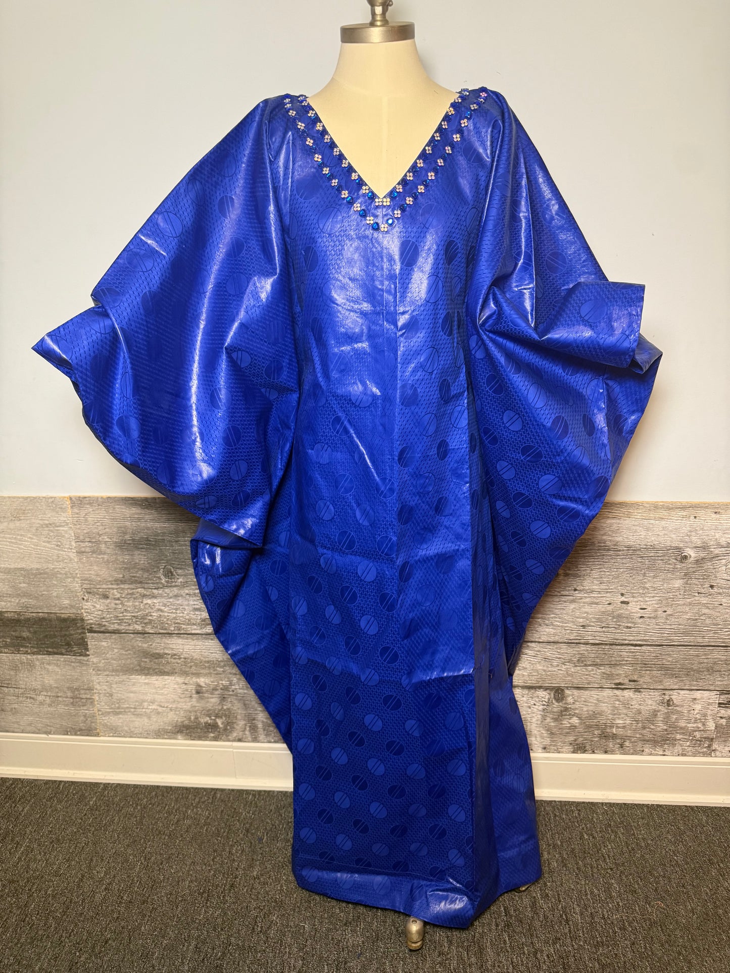 Boubou en Bazin Luxe – 3 pieces | Foulard+ Jupe Interieure|Tissu Premium & Coupe Élegante | Bleu | Lemah Collection