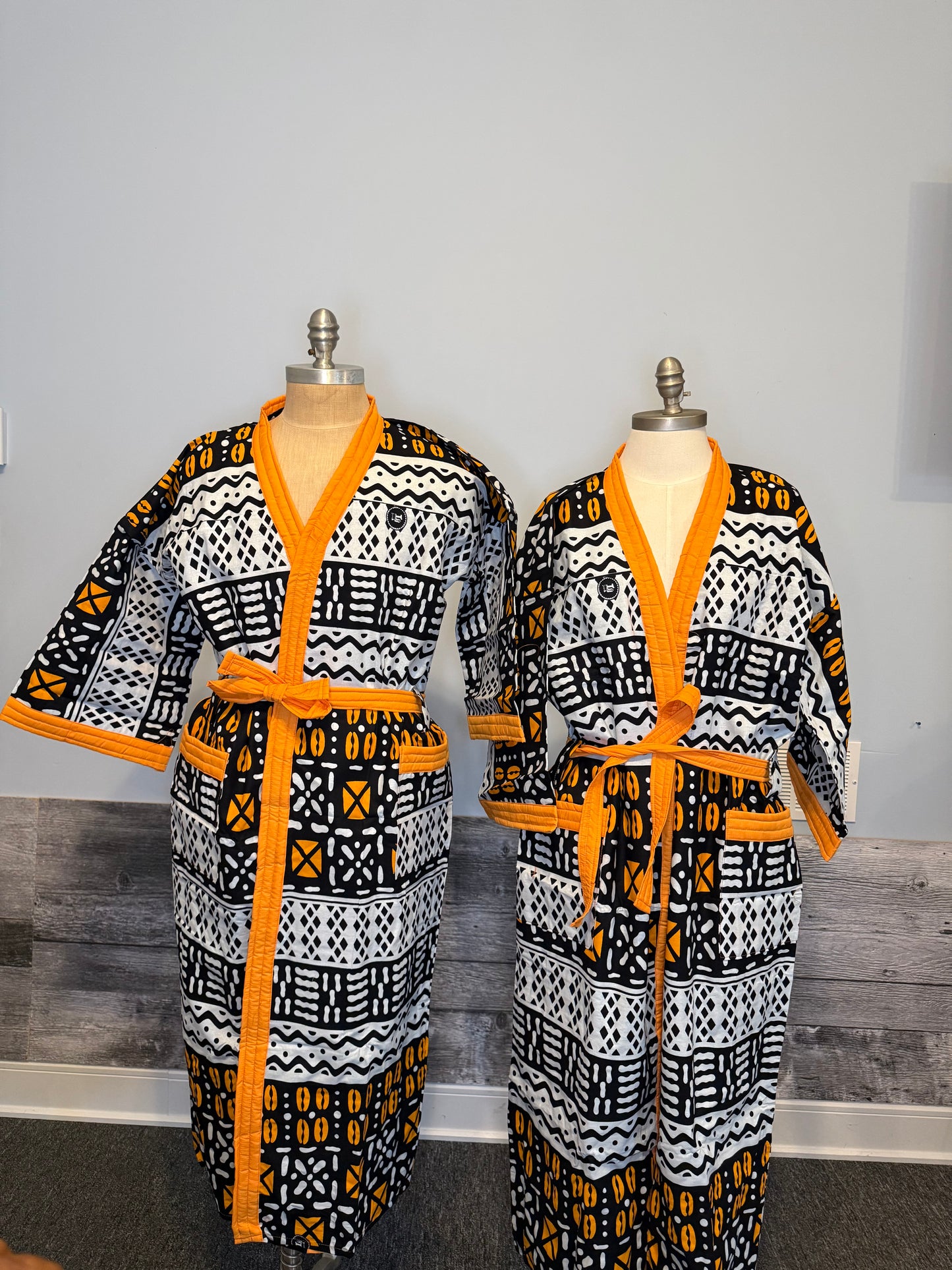 Peignoir mixte Lemah – Orange, Noir & Blanc (Peignoir & Pantoufles)