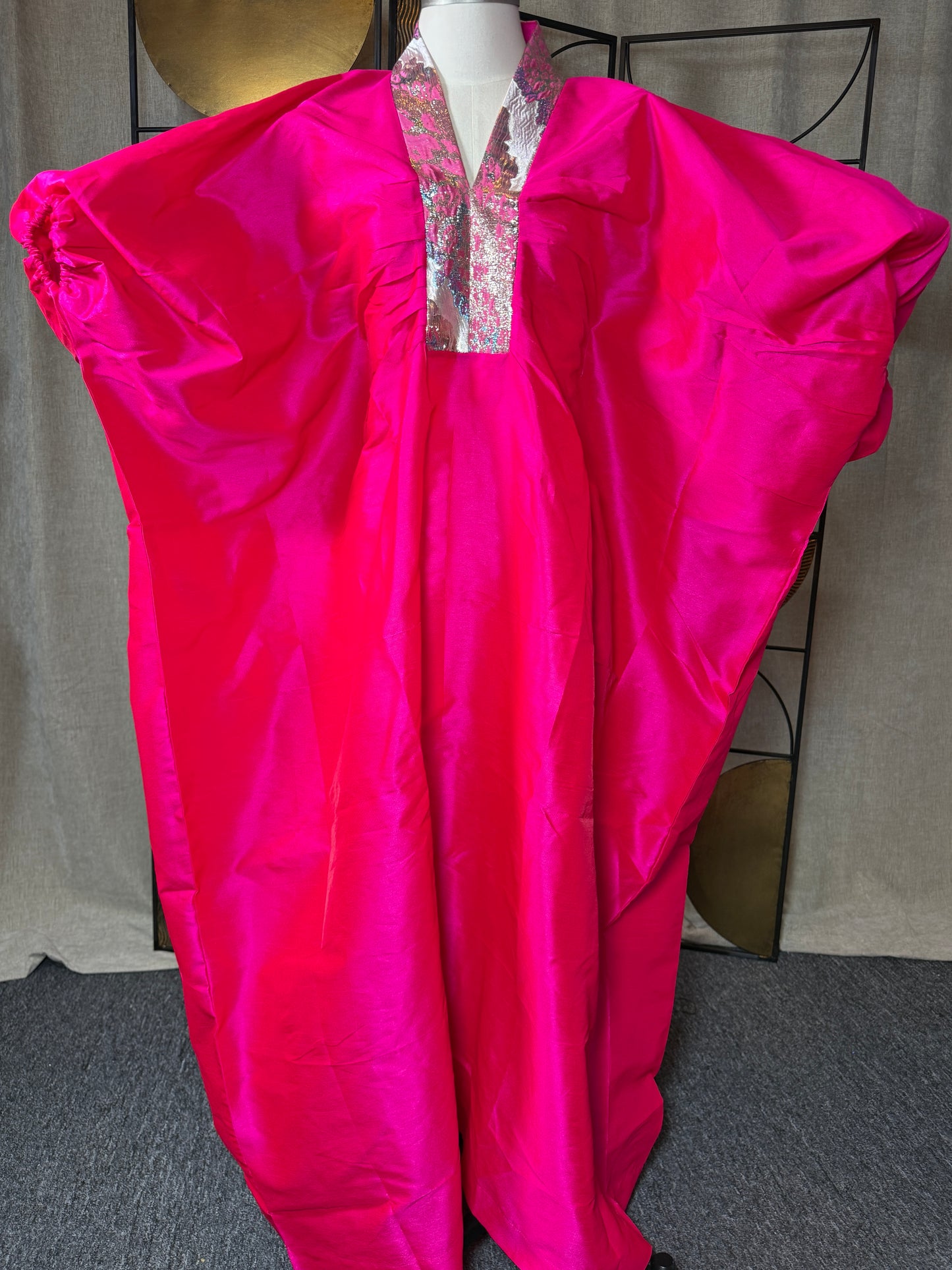 Boubou ALYA Rose Fuschia en Chantoum& Brocade – 3 Pièces Afro Élégance | LEMAH