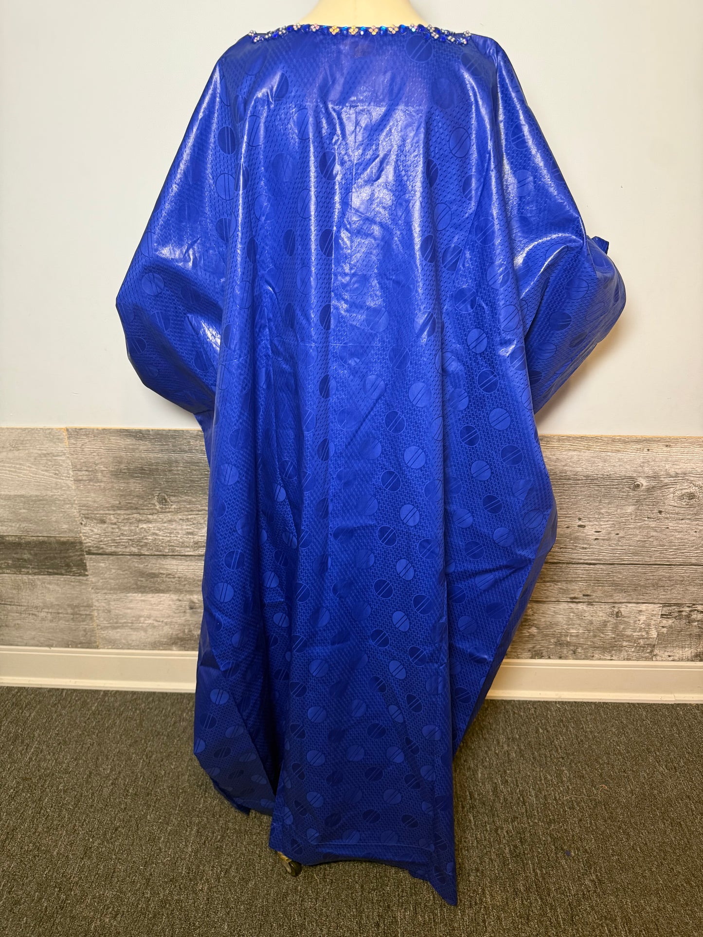 Boubou en Bazin Luxe – 3 pieces | Foulard+ Jupe Interieure|Tissu Premium & Coupe Élegante | Bleu | Lemah Collection