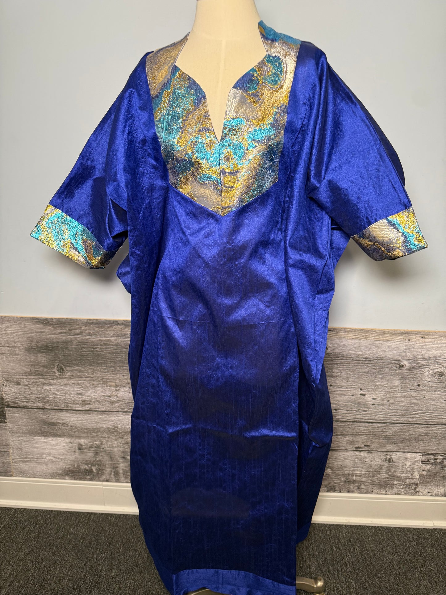 Boubou 3 Pièces Femme – Boubou + Robe Intérieure + Foulard | Brocade Luxe Lemah | Bleu